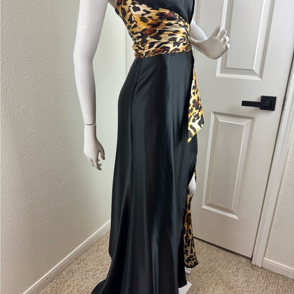 Cinderella Elegant Black and Leopard Print Gown SIZE - Picture 9 of 14